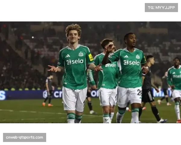 纽卡斯尔联客场6-1狂胜卡拉巴赫，安东尼·戈登上半场独中四元