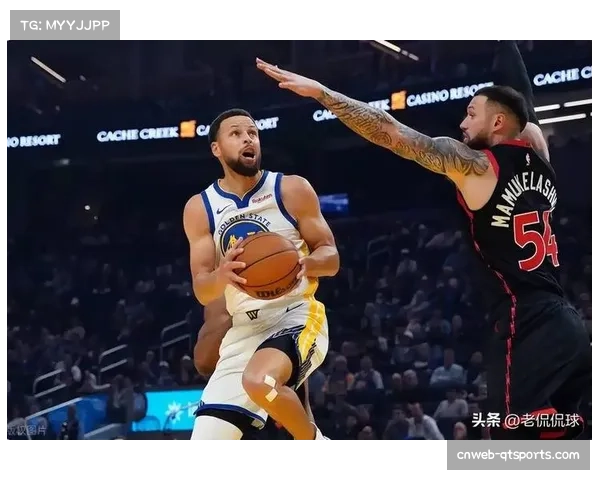 关键时刻：斯蒂芬-库里在比赛最后两分钟连得10分逆转比赛